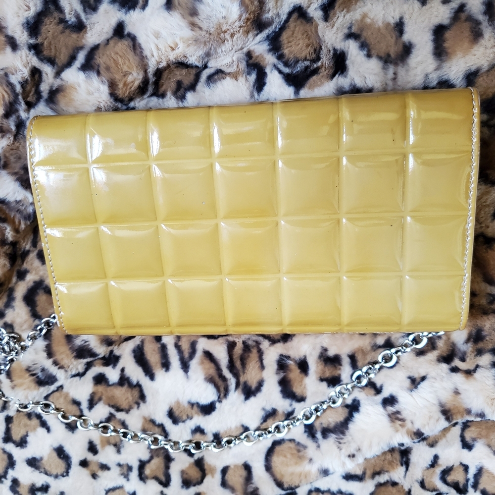 Chanel patent leather clutch - Picture 2 of 9